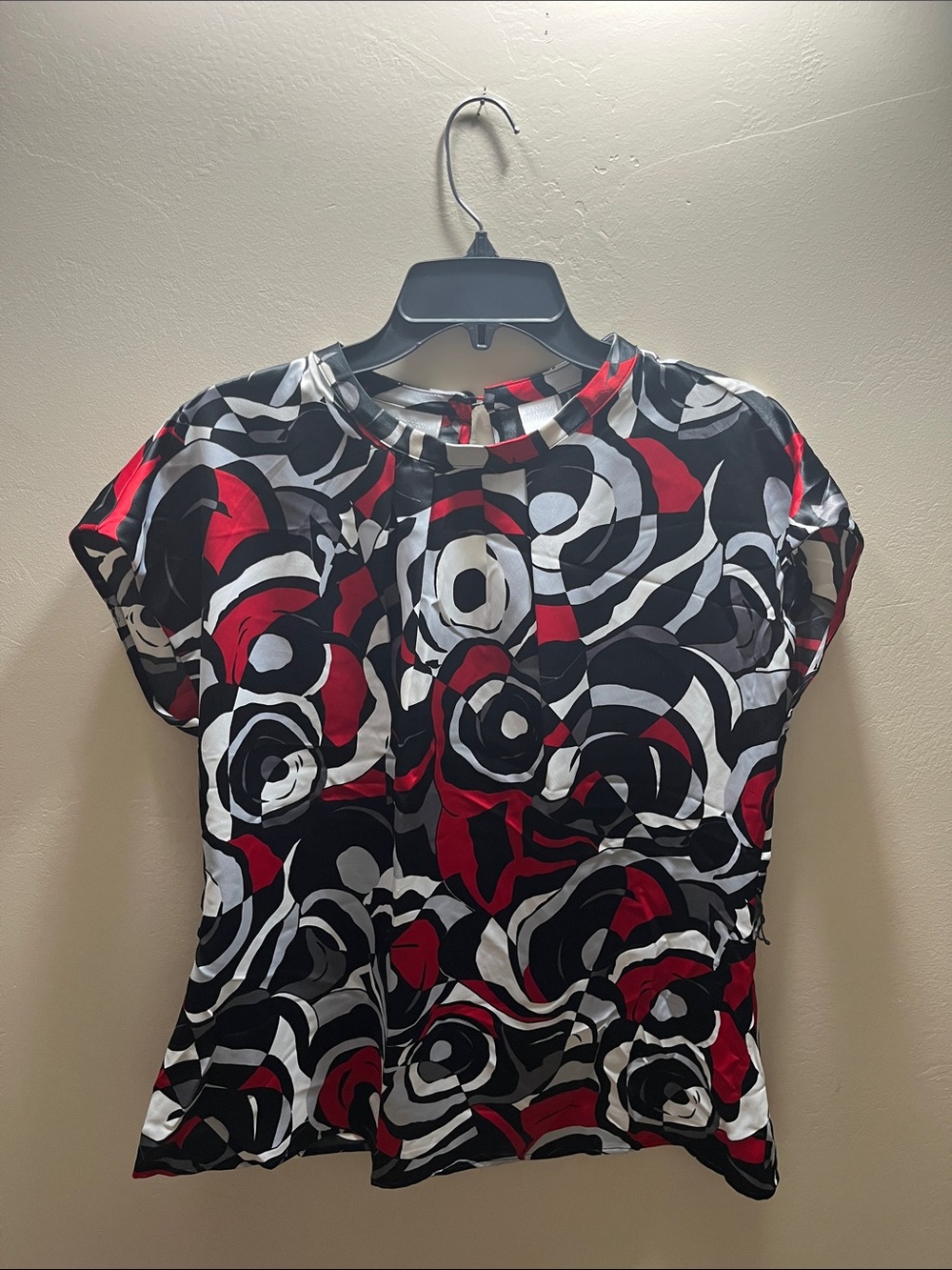 Worthington Abstract Swirl Short Sleeve Top - Red, Black & White